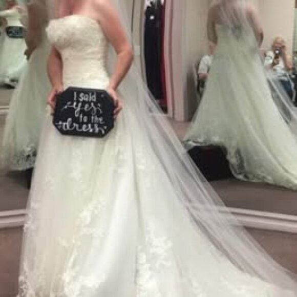 GORGEOUS CASABLANCA BRIDAL FLOORLENGTH WEDDING GOWN - Picture 2 of 6